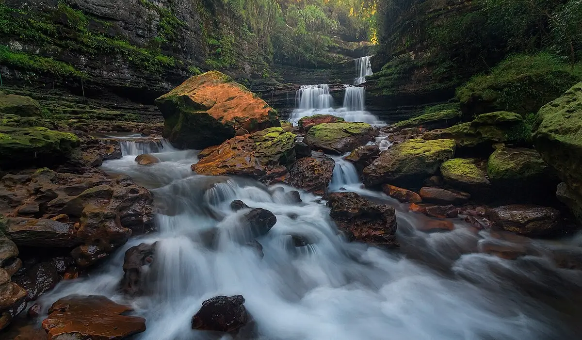 Wei Sawdong Falls is truly a hidden gem of Meghalaya
