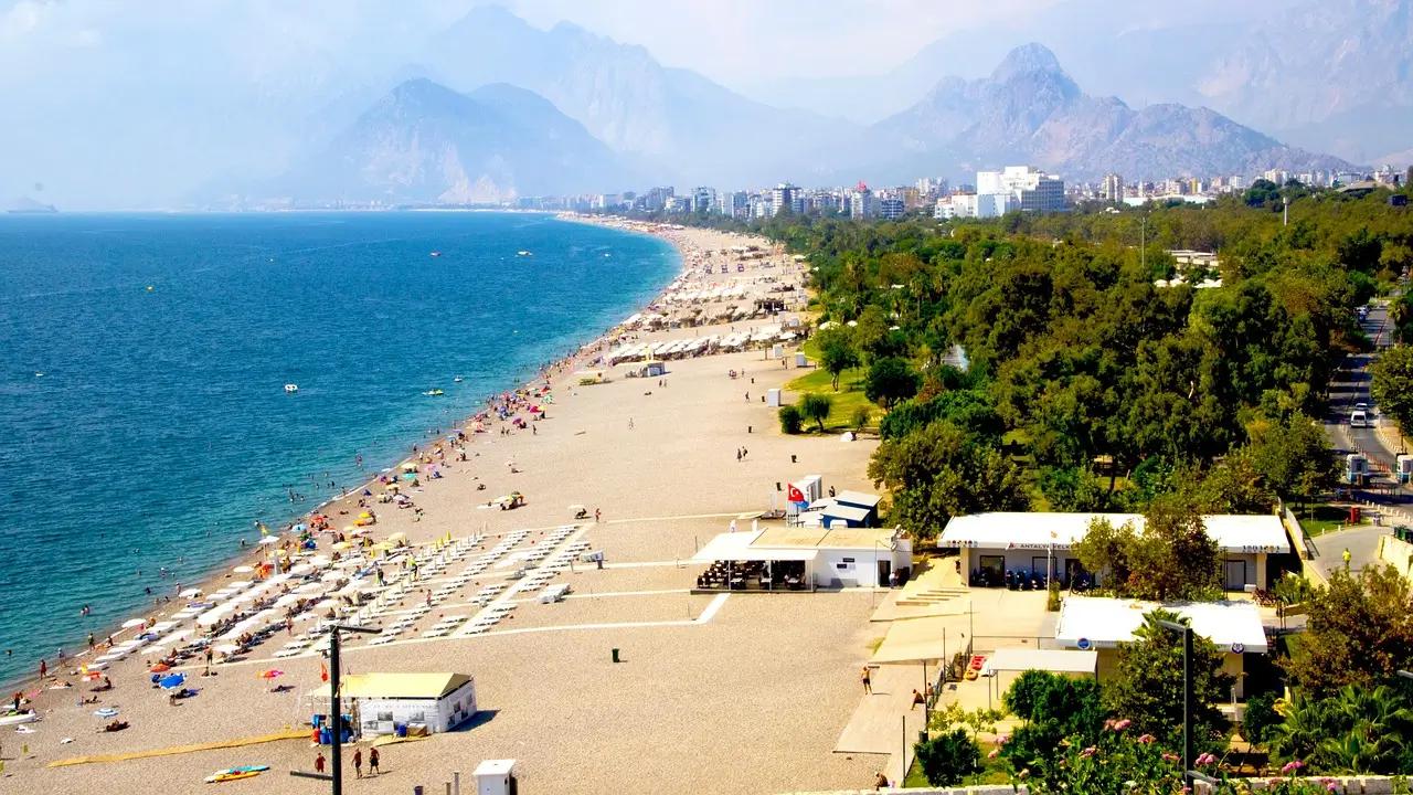 Antalya’s Konyaaltı Beach, is a very popular tourist spot in Turkey