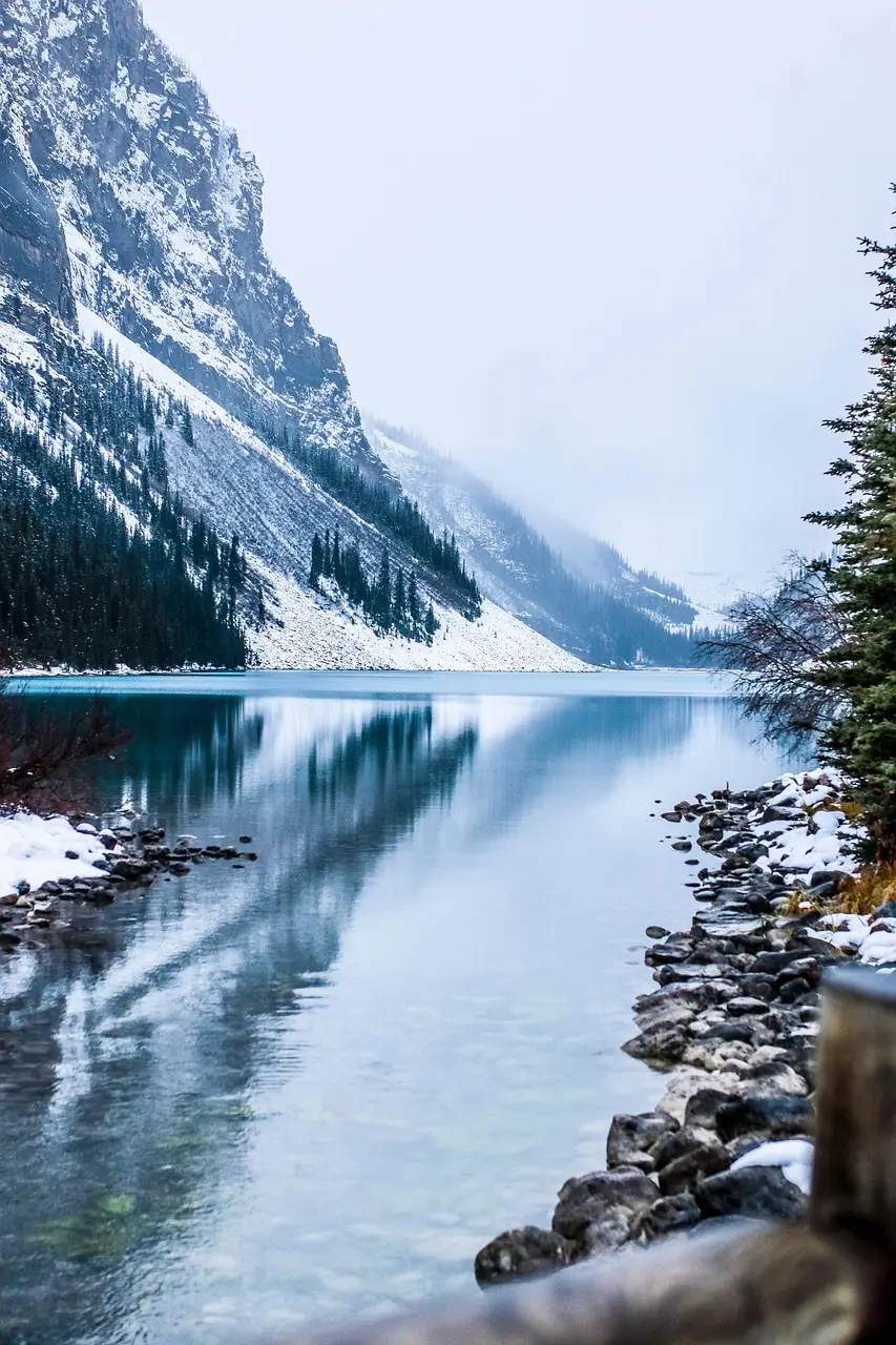 don"t miss Lake, Louise, when travel to Canada