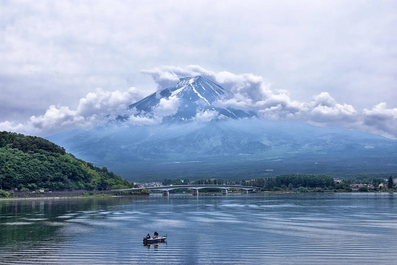Japan Travel Guide, Mount Fuji standing tall as Japan’s most iconic natural landmark